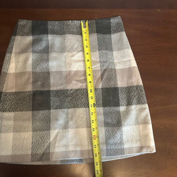 Loft Plaid Skirt soft grays beiges lined Size 4P petite - Picture 6 of 8